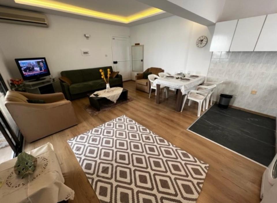 Girne Center 3 Rooms 150 M To Beach Exterior photo